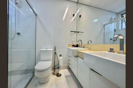 Apartamento à venda com 148m², 4 quartos e 2 vagas Apartamento à venda com 148m², 4 quartos e 2 vagasBanheiro da Suíte