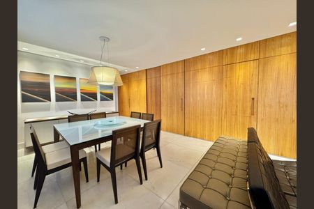 Apartamento à venda com 148m², 4 quartos e 2 vagas Apartamento à venda com 148m², 4 quartos e 2 vagasSala