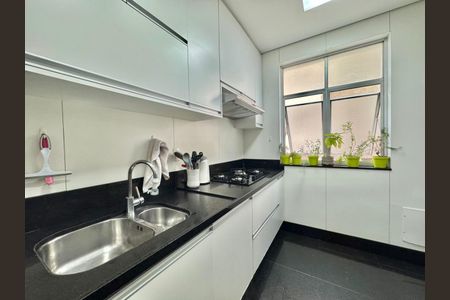 Apartamento à venda com 148m², 4 quartos e 2 vagas Apartamento à venda com 148m², 4 quartos e 2 vagasCozinha