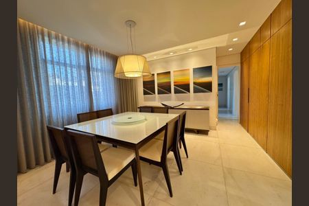 Apartamento à venda com 148m², 4 quartos e 2 vagas Apartamento à venda com 148m², 4 quartos e 2 vagasSala