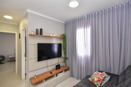 Sala de Tv de apartamento para alugar com 2 quartos, 41m² em Parque Arariba, São Paulo