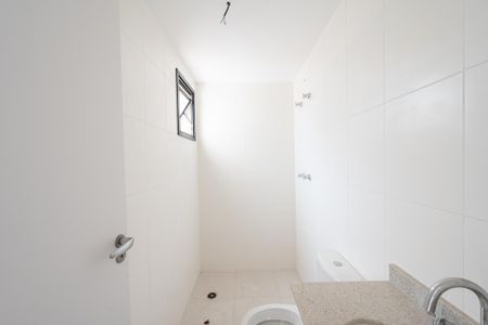 Apartamento à venda com 84m², 2 quartos e 1 vaga Apartamento à venda com 84m², 2 quartos e 1 vagaBanheiro da Suíte