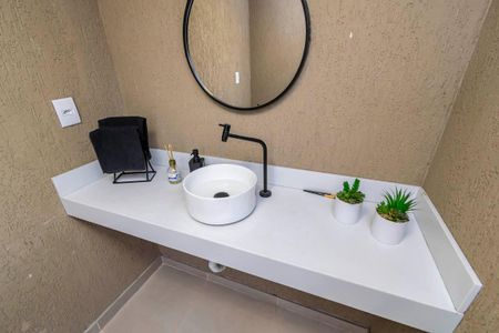 Casa à venda com 400m², 5 quartos e 2 vagas Casa à venda com 400m², 5 quartos e 2 vagasLavabo da Piscina