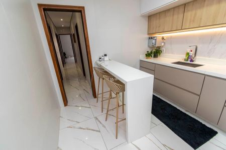 Casa à venda com 400m², 5 quartos e 2 vagas Casa à venda com 400m², 5 quartos e 2 vagasCozinha