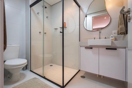 Banheiro de kitnet/studio à venda com 1 quarto, 26m² em Pinheiros, São Paulo
