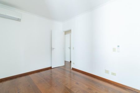 Apartamento para alugar com 118m², 3 quartos e 3 vagas Apartamento para alugar com 118m², 3 quartos e 3 vagasQuarto 1