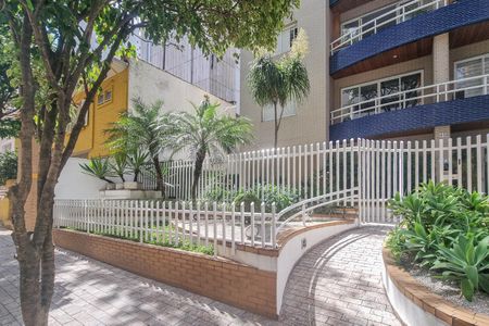 Apartamento para alugar com 118m², 3 quartos e 3 vagas Apartamento para alugar com 118m², 3 quartos e 3 vagasFachada
