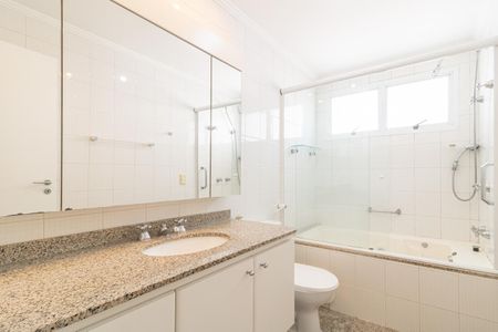 Apartamento para alugar com 118m², 3 quartos e 3 vagas Apartamento para alugar com 118m², 3 quartos e 3 vagasBanheiro da Suíte