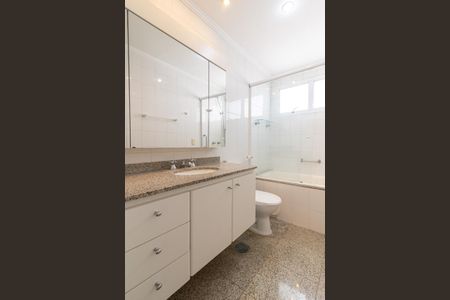 Apartamento para alugar com 118m², 3 quartos e 3 vagas Apartamento para alugar com 118m², 3 quartos e 3 vagasBanheiro da Suíte
