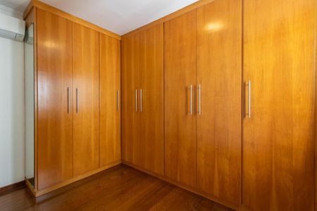 Apartamento para alugar com 118m², 3 quartos e 3 vagas Apartamento para alugar com 118m², 3 quartos e 3 vagasQuarto 2