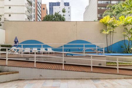 Apartamento para alugar com 118m², 3 quartos e 3 vagas Apartamento para alugar com 118m², 3 quartos e 3 vagasÁrea comum - Piscina