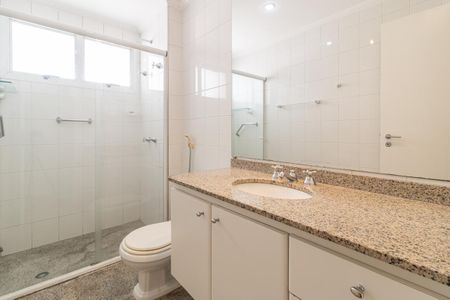 Apartamento para alugar com 118m², 3 quartos e 3 vagas Apartamento para alugar com 118m², 3 quartos e 3 vagasBanheiro Corredor