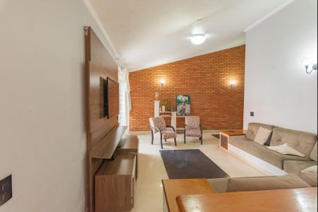 Casa à venda com 320m², 3 quartos e 6 vagasSala