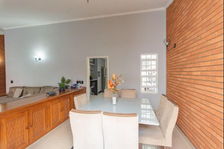 Casa à venda com 320m², 3 quartos e 6 vagasSala