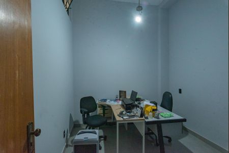 Casa à venda com 320m², 3 quartos e 6 vagasEscritório