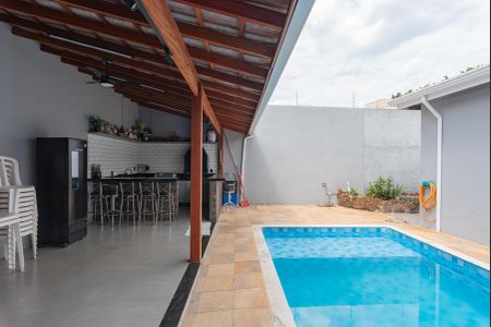 Casa à venda com 320m², 3 quartos e 6 vagasPiscina