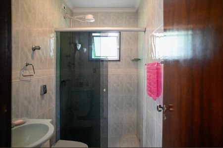 Casa à venda com 250m², 4 quartos e 2 vagas Casa à venda com 250m², 4 quartos e 2 vagasBanheiro da Suíte