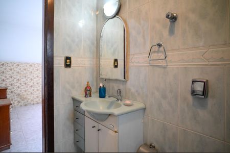 Casa à venda com 250m², 4 quartos e 2 vagas Casa à venda com 250m², 4 quartos e 2 vagasBanheiro da Suíte