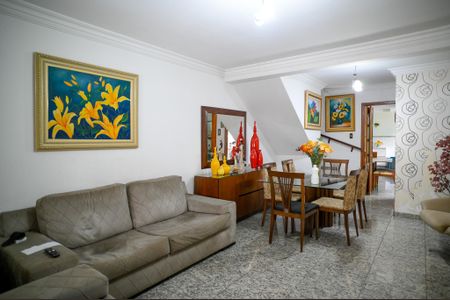 Casa à venda com 250m², 4 quartos e 2 vagas Casa à venda com 250m², 4 quartos e 2 vagasSala