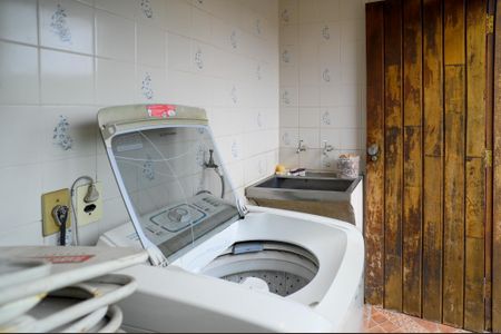 Casa à venda com 250m², 4 quartos e 2 vagas Casa à venda com 250m², 4 quartos e 2 vagasÁrea de Serviço