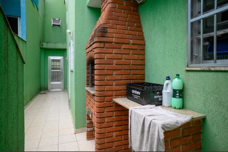 Casa à venda com 250m², 4 quartos e 2 vagas Casa à venda com 250m², 4 quartos e 2 vagasÁrea comum - Churrasqueira