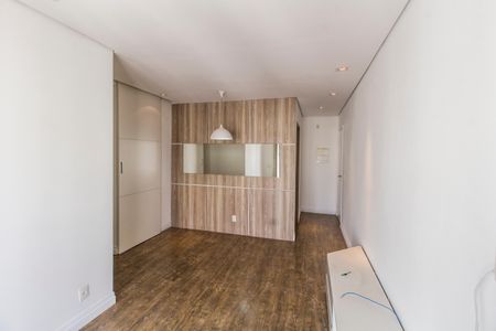 Sala  de apartamento à venda com 2 quartos, 61m² em Jardim Tupanci, Barueri
