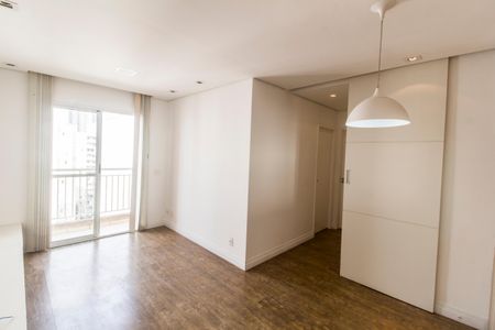 Sala  de apartamento à venda com 2 quartos, 61m² em Jardim Tupanci, Barueri