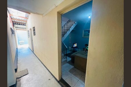 Casa à venda com 160m², 4 quartos e 2 vagasCorredor externo
