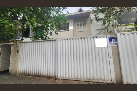 Casa para alugar com 200m², 3 quartos e 2 vagas Casa para alugar com 200m², 3 quartos e 2 vagasFachada