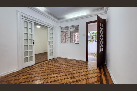 Casa para alugar com 200m², 3 quartos e 2 vagas Casa para alugar com 200m², 3 quartos e 2 vagasSala