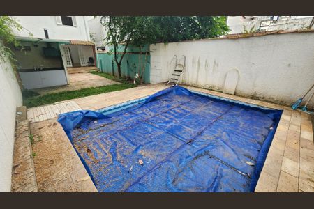 Casa para alugar com 200m², 3 quartos e 2 vagas Casa para alugar com 200m², 3 quartos e 2 vagasPiscina