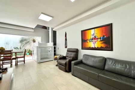 Casa de condomínio à venda com 200m², 4 quartos e 3 vagas Casa de condomínio à venda com 200m², 4 quartos e 3 vagasSala