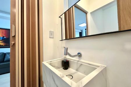 Casa de condomínio à venda com 200m², 4 quartos e 3 vagas Casa de condomínio à venda com 200m², 4 quartos e 3 vagasBanheiro Social