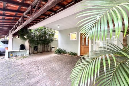 Casa de condomínio à venda com 200m², 4 quartos e 3 vagas Casa de condomínio à venda com 200m², 4 quartos e 3 vagasGaragem