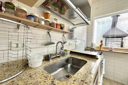 Casa de condomínio à venda com 200m², 4 quartos e 3 vagas Casa de condomínio à venda com 200m², 4 quartos e 3 vagasCozinha