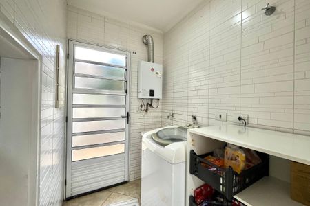 Casa de condomínio à venda com 200m², 4 quartos e 3 vagas Casa de condomínio à venda com 200m², 4 quartos e 3 vagasÁrea de Serviço