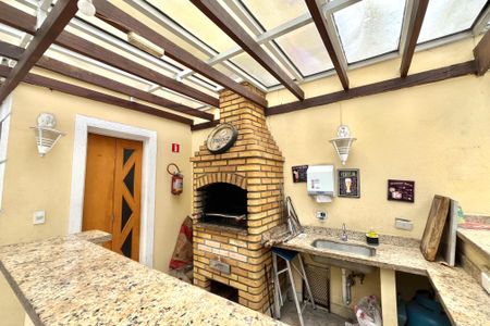 Casa de condomínio à venda com 200m², 4 quartos e 3 vagas Casa de condomínio à venda com 200m², 4 quartos e 3 vagasÁrea comum - Churrasqueira