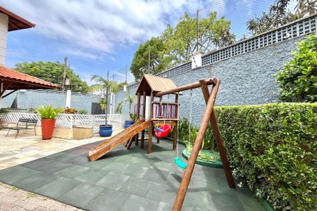 Casa de condomínio à venda com 200m², 4 quartos e 3 vagas Casa de condomínio à venda com 200m², 4 quartos e 3 vagasÁrea comum - Playground