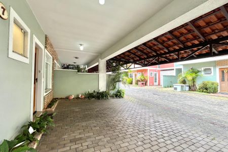 Casa de condomínio à venda com 200m², 4 quartos e 3 vagas Casa de condomínio à venda com 200m², 4 quartos e 3 vagasGaragem