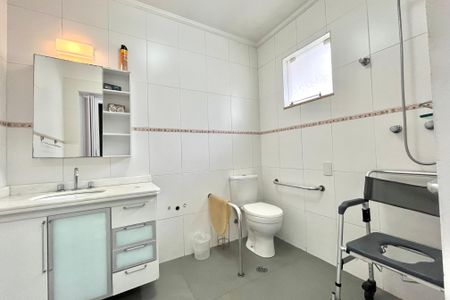 Casa de condomínio à venda com 200m², 4 quartos e 3 vagas Casa de condomínio à venda com 200m², 4 quartos e 3 vagasBanheiro da Suíte 2