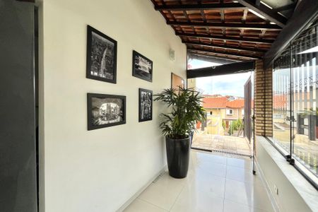 Casa de condomínio à venda com 200m², 4 quartos e 3 vagas Casa de condomínio à venda com 200m², 4 quartos e 3 vagasHall de entrada