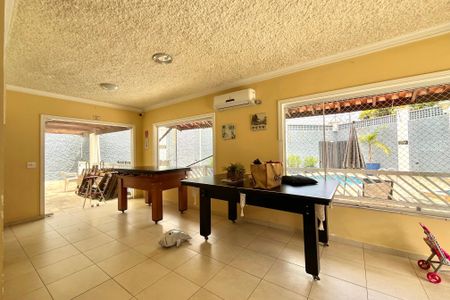 Casa de condomínio à venda com 200m², 4 quartos e 3 vagas Casa de condomínio à venda com 200m², 4 quartos e 3 vagasÁrea comum