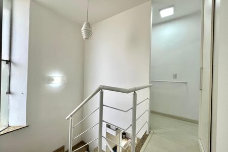 Casa de condomínio à venda com 200m², 4 quartos e 3 vagas Casa de condomínio à venda com 200m², 4 quartos e 3 vagasCorredor