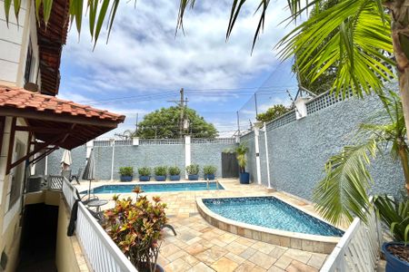 Casa de condomínio à venda com 200m², 4 quartos e 3 vagas Casa de condomínio à venda com 200m², 4 quartos e 3 vagasÁrea comum - Piscina