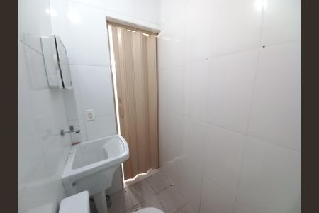 Banheiro de casa de condomínio para alugar com 1 quarto, 23m² em Parque Sao Vicente, São Vicente