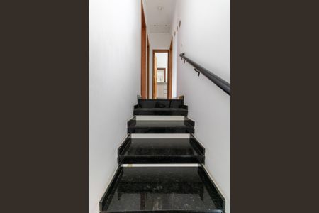 Casa de condomínio à venda com 160m², 3 quartos e 2 vagas Casa de condomínio à venda com 160m², 3 quartos e 2 vagasEscada