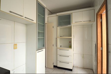 Casa para alugar com 239m², 4 quartos e 2 vagasCozinha - Armários