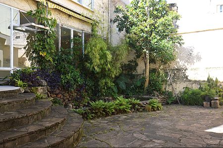 Casa para alugar com 239m², 4 quartos e 2 vagasQuintal