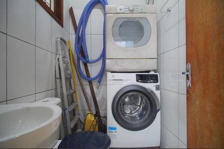 Casa à venda com 144m², 3 quartos e 2 vagasBanheiro 2