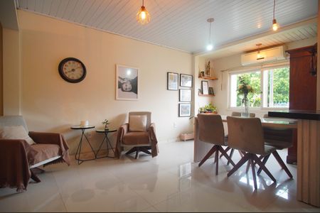 Casa à venda com 144m², 3 quartos e 2 vagasSala